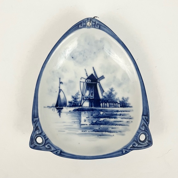 Vintage Delft Blue Triangle Windmill Hanging Decor Wall Plate - Picture 5 of 9